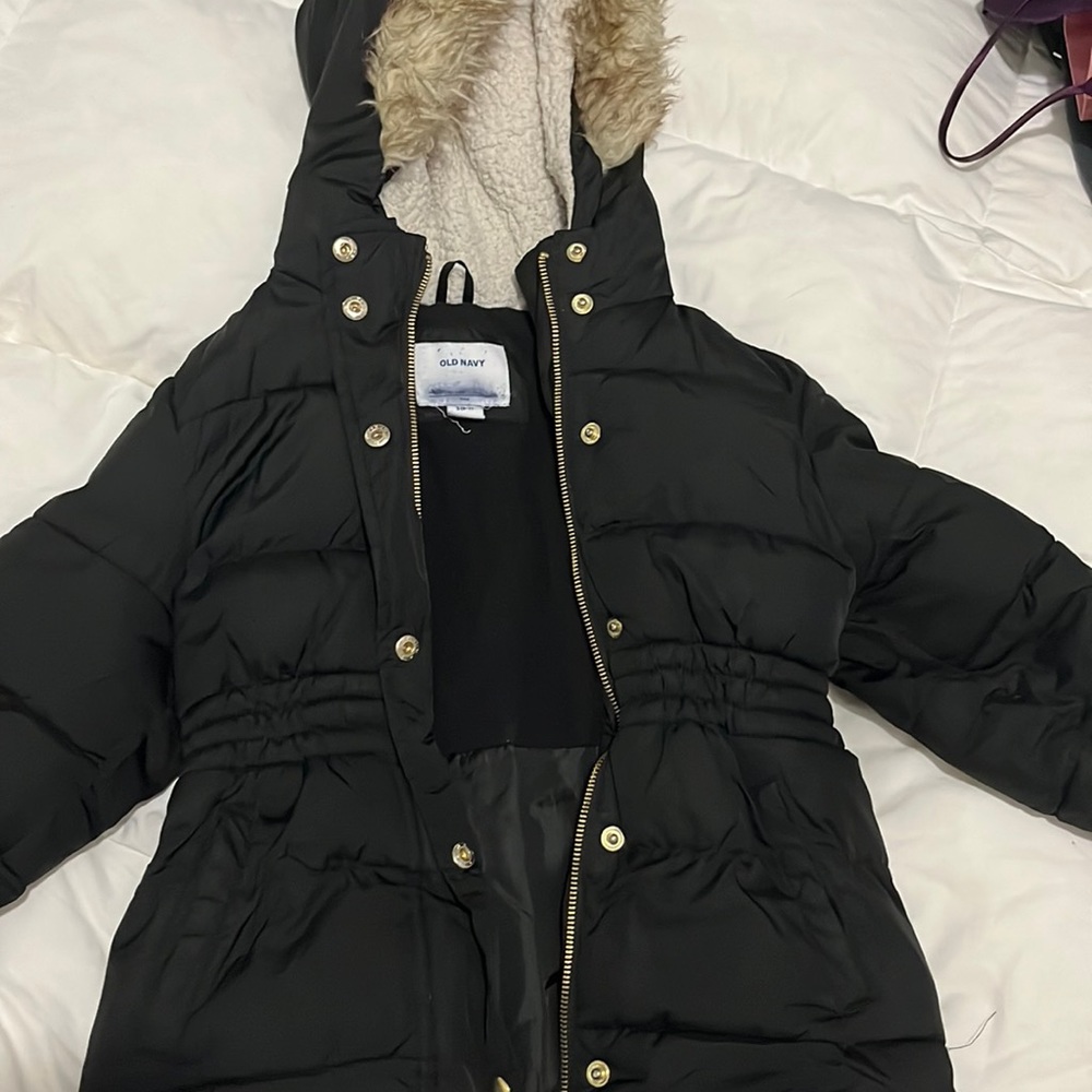 Black old navy warm coat. Size 7 in girls.